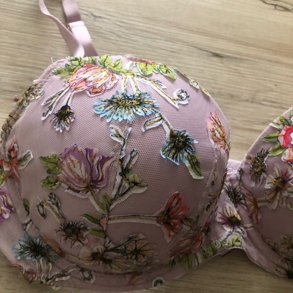 Victoria's Secret Floral Embroidered Bra in Lavender - Picture 5 of 6